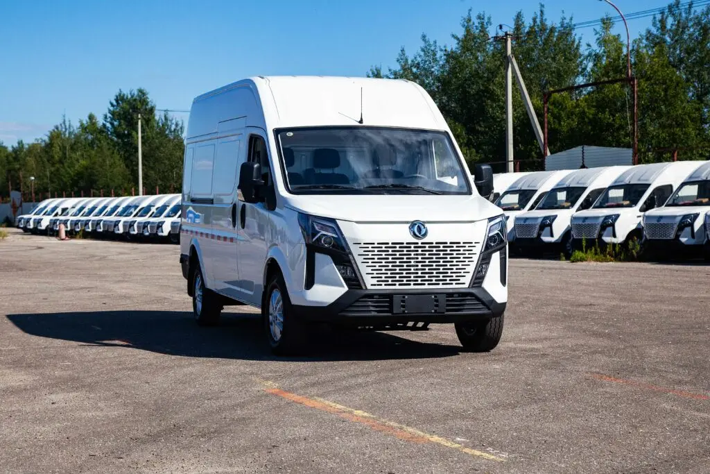 Грузовой фургон Dongfeng K33-561