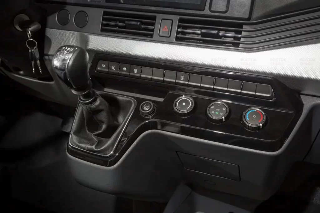 Грузовой фургон Dongfeng K33-561